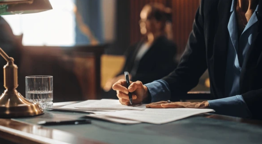 Páginas web para abogados en Medellín: cómo conseguir clientes todos los meses